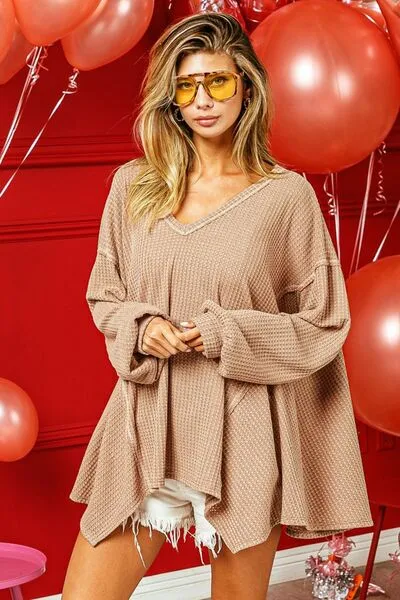 ONLINE EXCLUSIVE BiBi V-Neck Waffle Uneven Hem Top